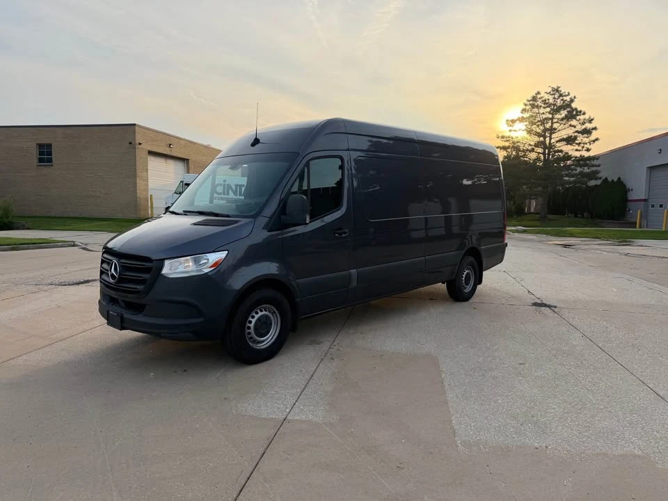 2022 Mercedes-Benz VS30 Sprinter - Image 2 of 10