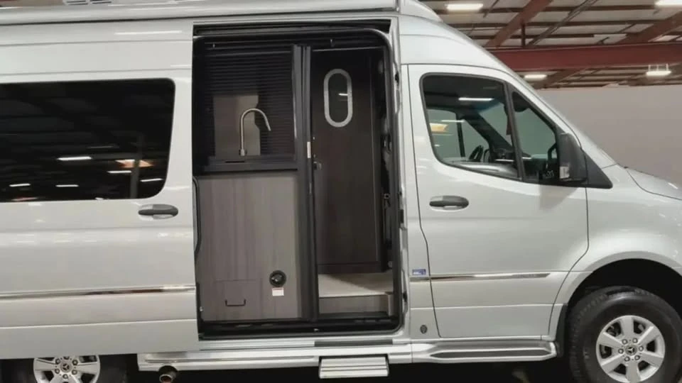 2022 Mercedes-Benz VS30 Sprinter - Image 2 of 11