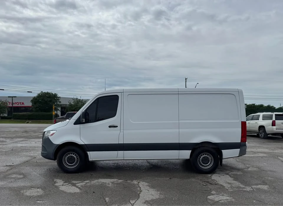 2022 Mercedes-Benz VS30 Sprinter - Image 2 of 14