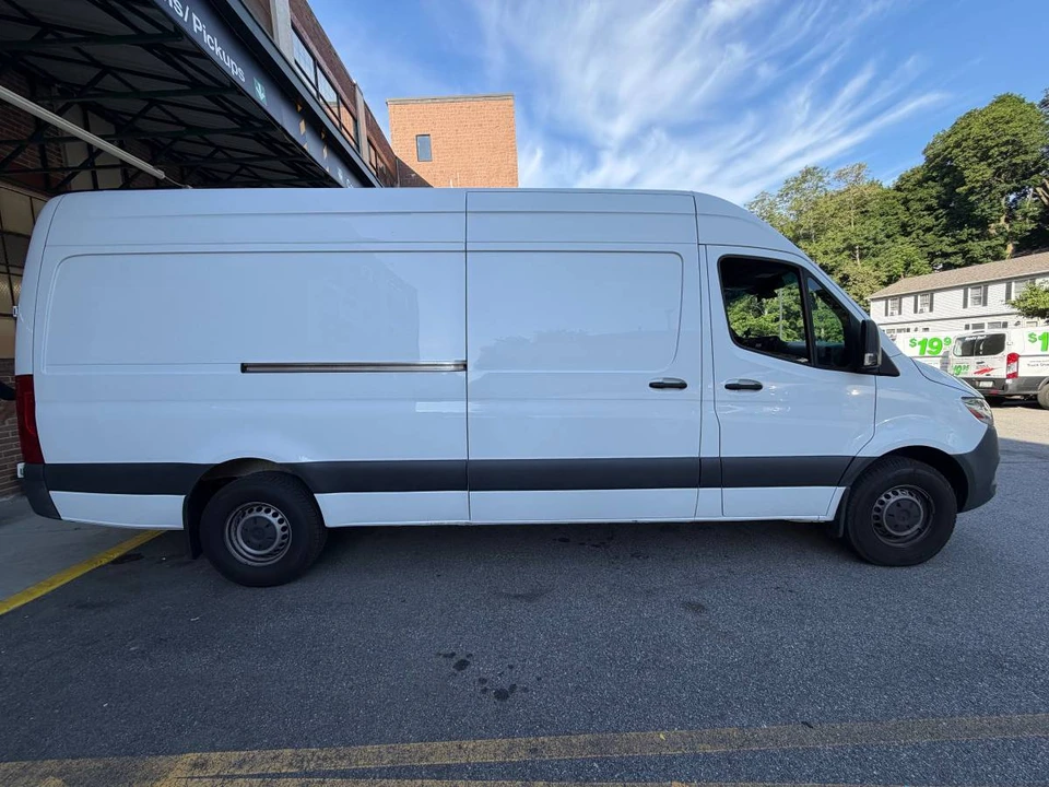 2022 Mercedes-Benz VS30 Sprinter - Image 2 of 16