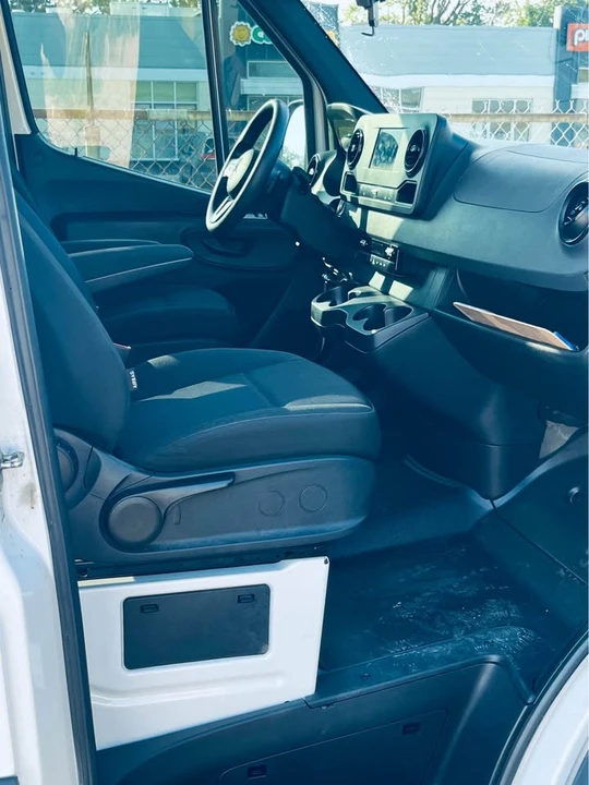 2022 Mercedes-Benz VS30 Sprinter - Image 9 of 11