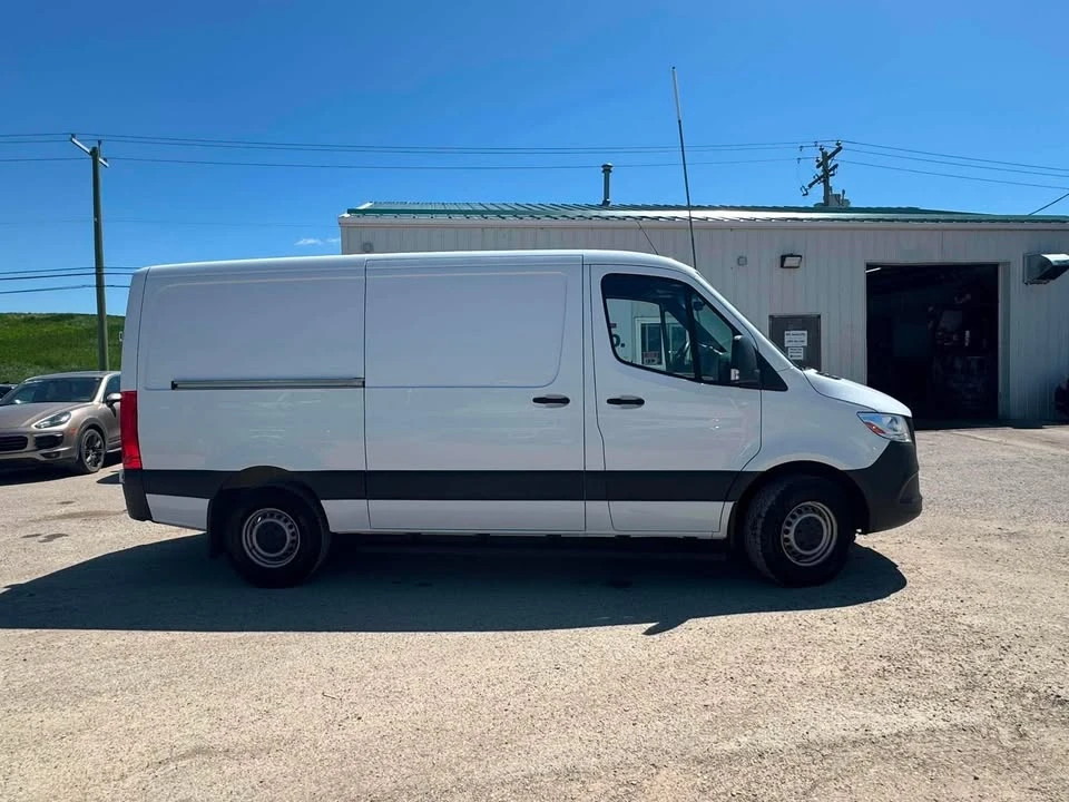 2022 Mercedes-Benz VS30 Sprinter - Image 2 of 18