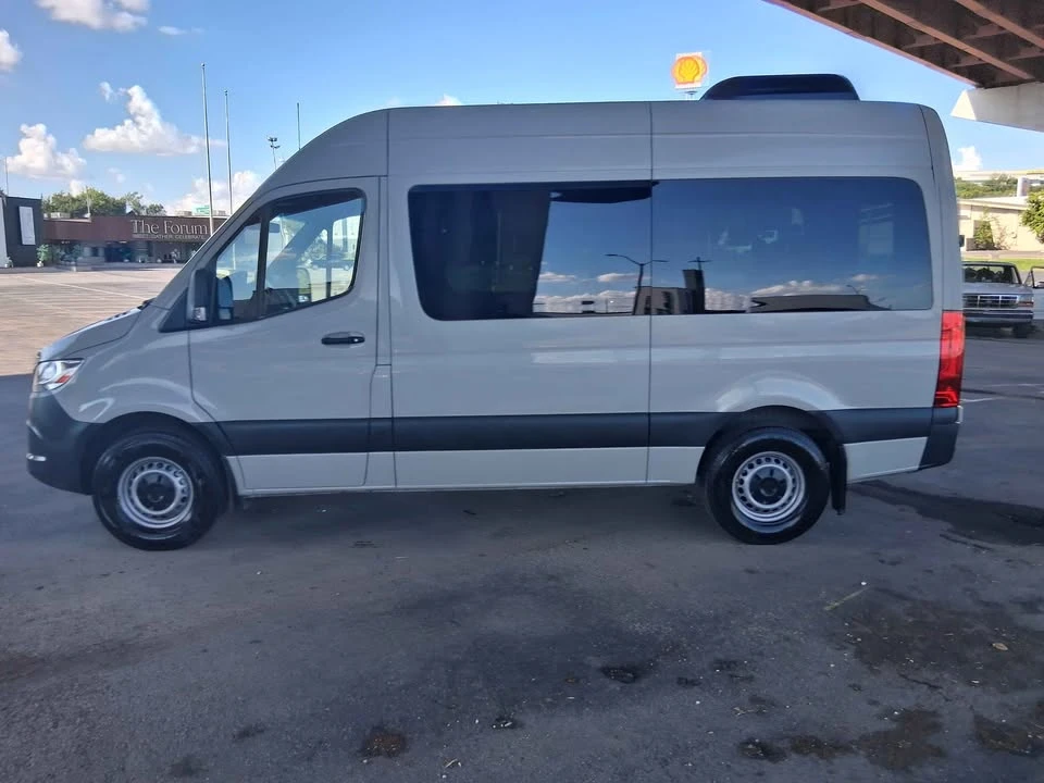 2022 Mercedes-Benz VS30 Sprinter - Image 2 of 12