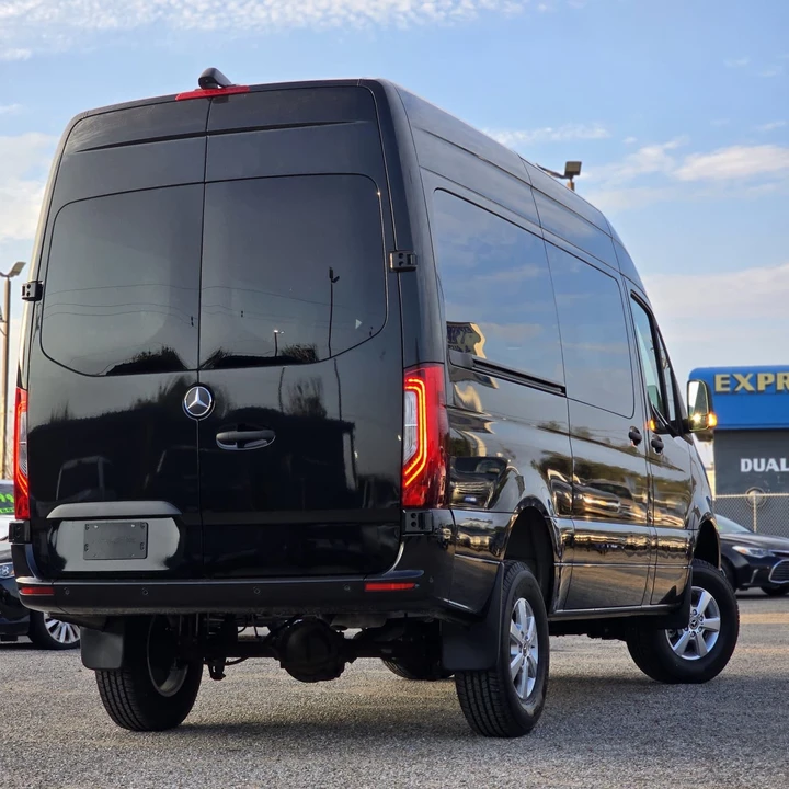 2022 Mercedes-Benz VS30 Sprinter - Image 2 of 21