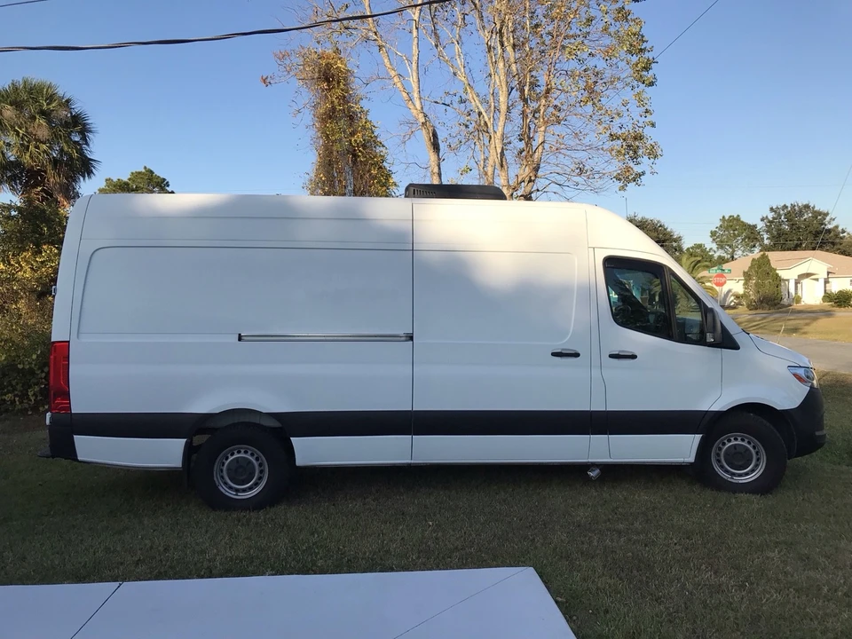 2022 Mercedes-Benz VS30 Sprinter - Image 2 of 19