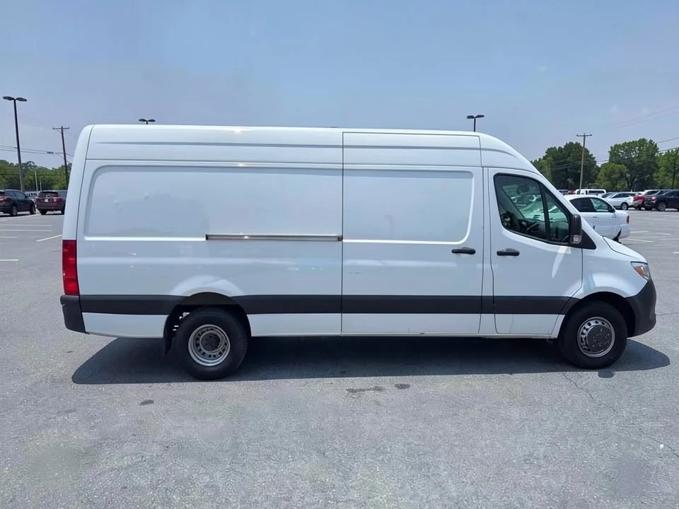 2022 Mercedes-Benz VS30 Sprinter - Image 2 of 11