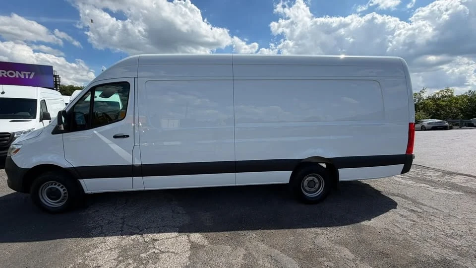 2022 Mercedes-Benz VS30 Sprinter - Image 2 of 14