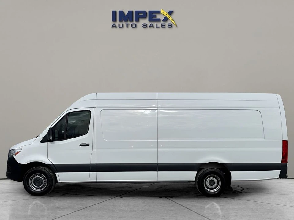 2022 Mercedes-Benz VS30 Sprinter - Image 2 of 12