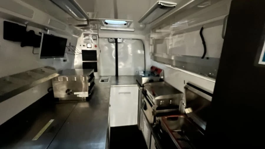 2022 Mercedes-Benz VS30 Sprinter - Image 8 of 11
