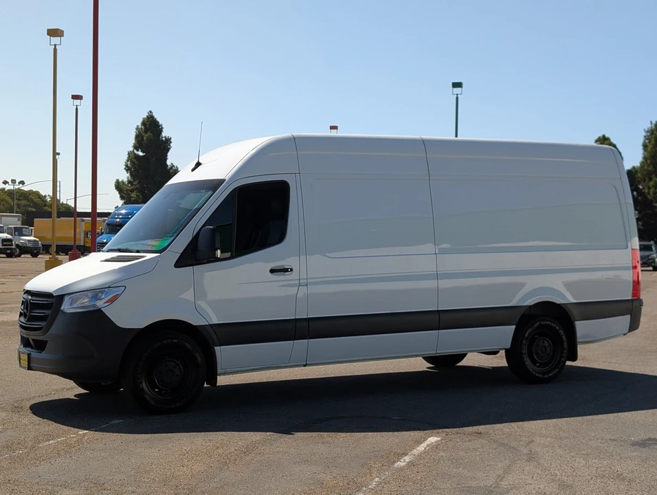 2022 Mercedes-Benz VS30 Sprinter - Image 2 of 12