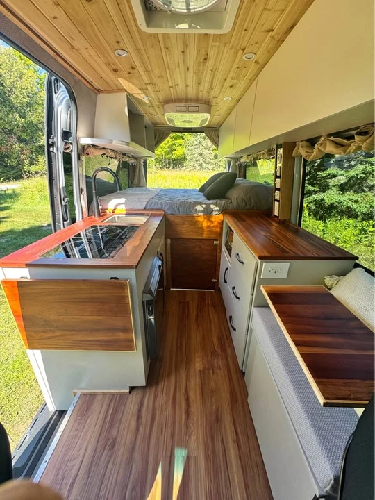 2022 Mercedes-Benz VS30 Sprinter - Image 9 of 17