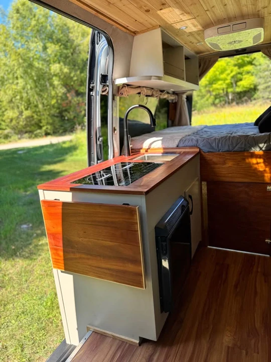 2022 Mercedes-Benz VS30 Sprinter - Image 4 of 17