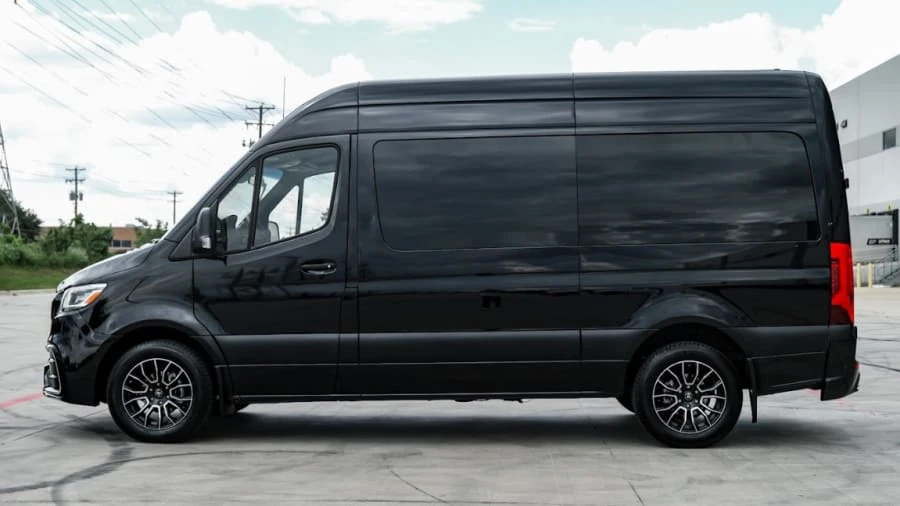 2022 Mercedes-Benz VS30 Sprinter - Image 2 of 15