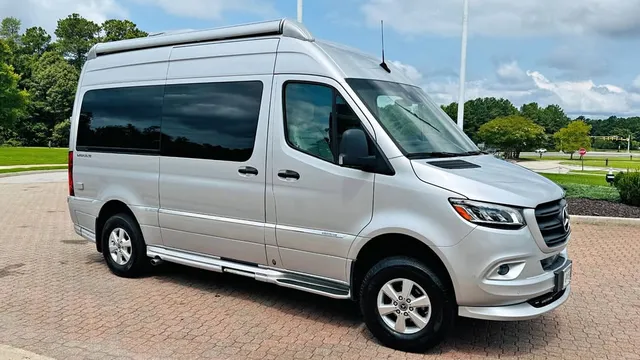 2022 Mercedes-Benz Interstate 19 4X4