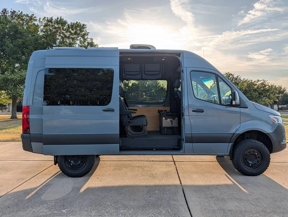 2022 Mercedes-Benz VS30 Sprinter - Image 2 of 10
