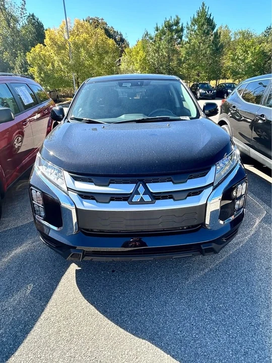 2022 Mitsubishi Outlander - Image 3 of 4