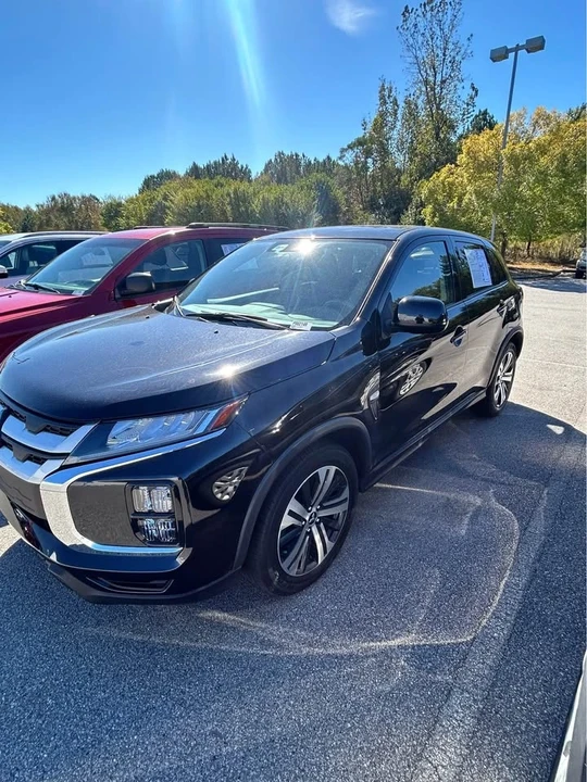 2022 Mitsubishi Outlander - Image 2 of 4