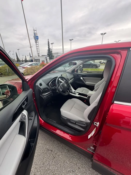 2022 Mitsubishi Eclipse Cross - Image 6 of 8