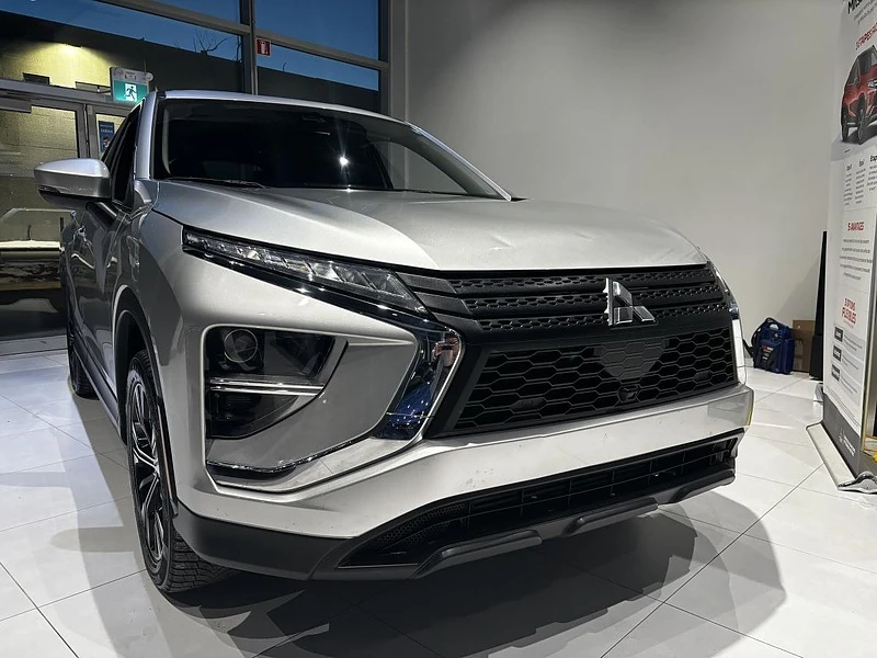 2022 Mitsubishi Eclipse Cross - Image 2 of 18