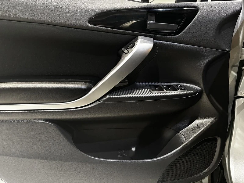 2022 Mitsubishi Eclipse Cross - Image 14 of 18
