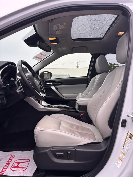 2022 Mitsubishi Eclipse Cross - Image 4 of 13
