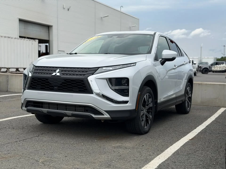 2022 Mitsubishi Eclipse Cross - Image 2 of 8