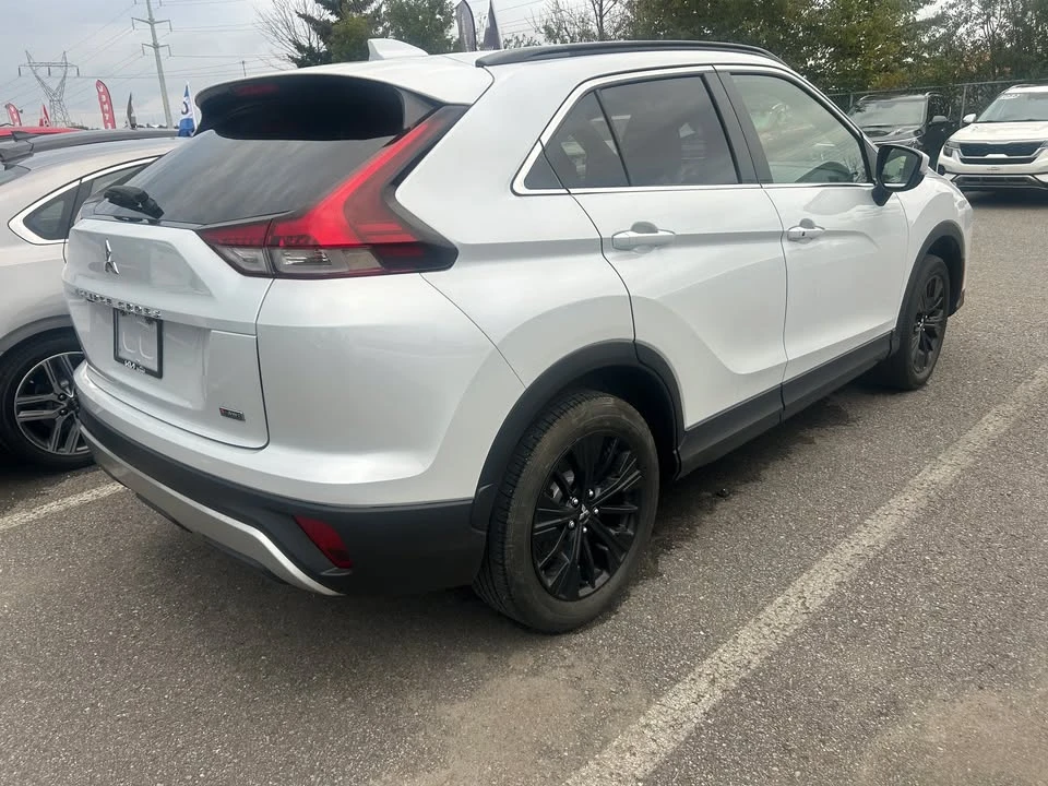 2022 Mitsubishi Eclipse Cross - Image 5 of 17