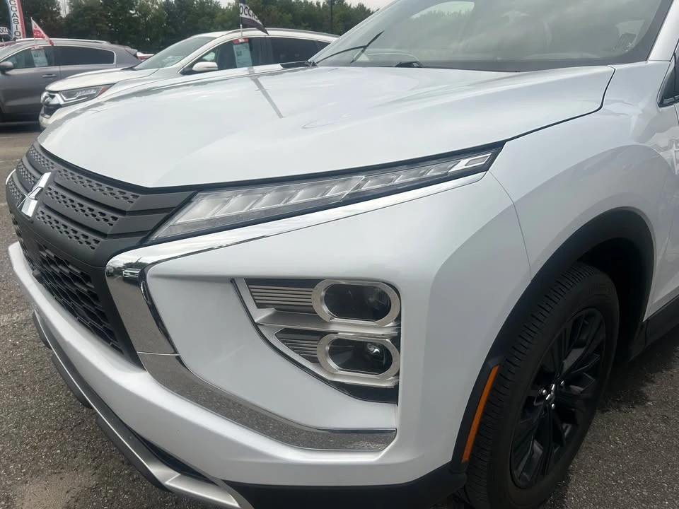 2022 Mitsubishi Eclipse Cross - Image 3 of 17