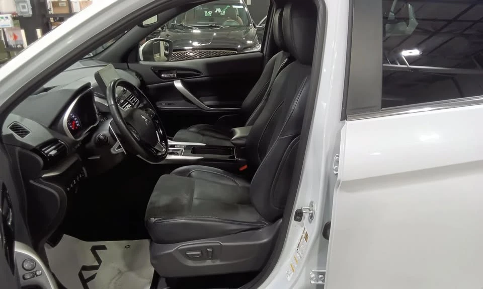 2022 Mitsubishi Eclipse Cross - Image 10 of 17