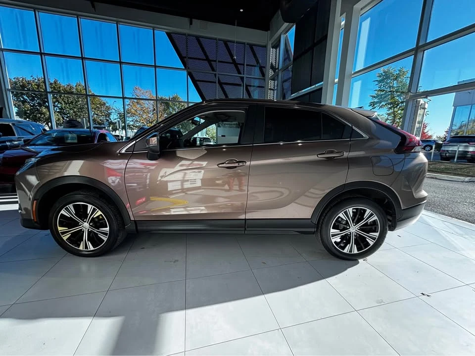 2022 Mitsubishi Eclipse Cross - Image 2 of 14