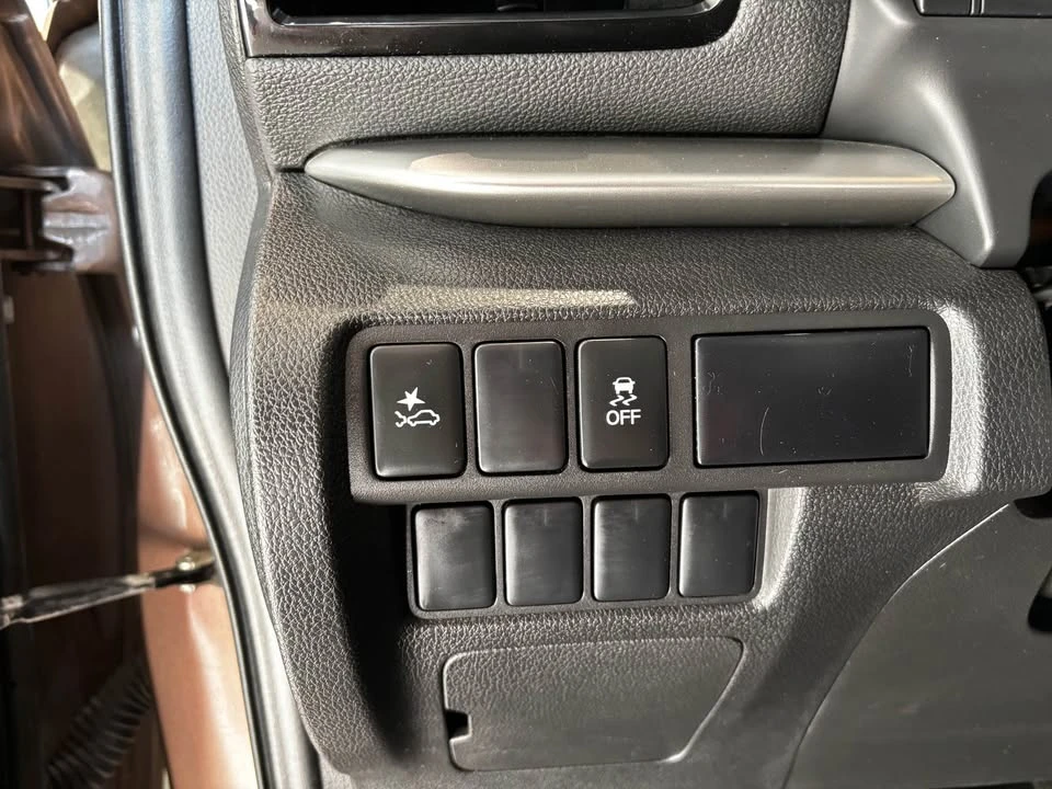 2022 Mitsubishi Eclipse Cross - Image 8 of 14