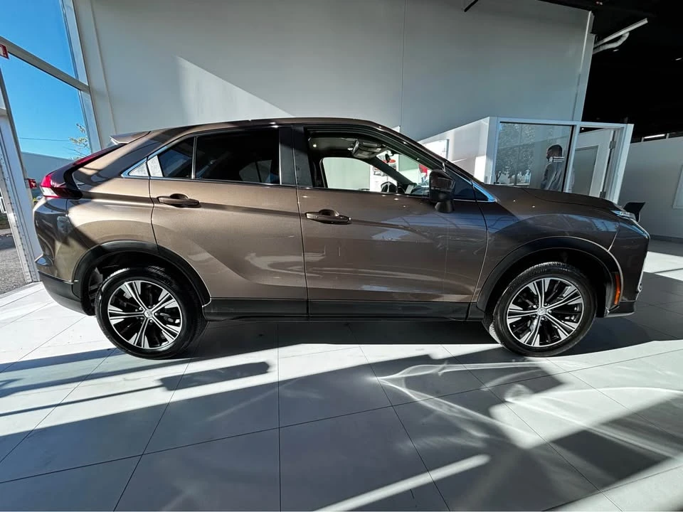 2022 Mitsubishi Eclipse Cross - Image 4 of 14