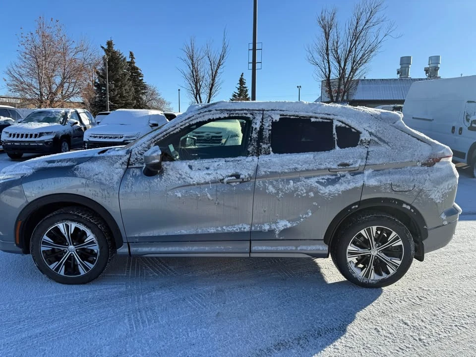 2022 Mitsubishi Eclipse Cross - Image 2 of 16