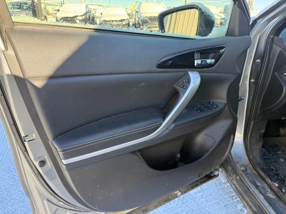 2022 Mitsubishi Eclipse Cross - Image 10 of 16
