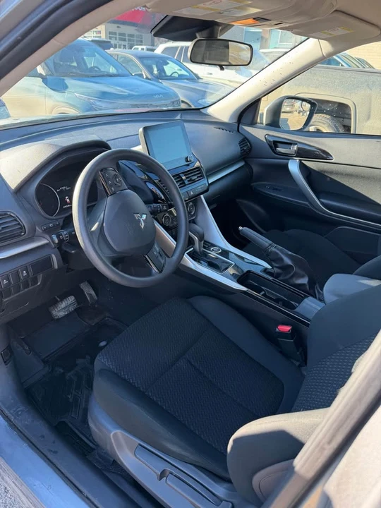 2022 Mitsubishi Eclipse Cross - Image 11 of 20
