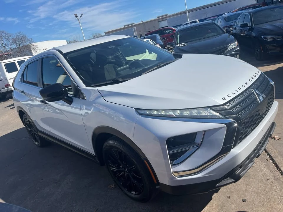 2022 Mitsubishi Eclipse Cross - Image 3 of 19