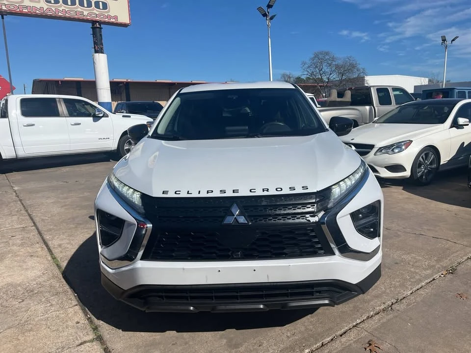 2022 Mitsubishi Eclipse Cross - Image 2 of 19