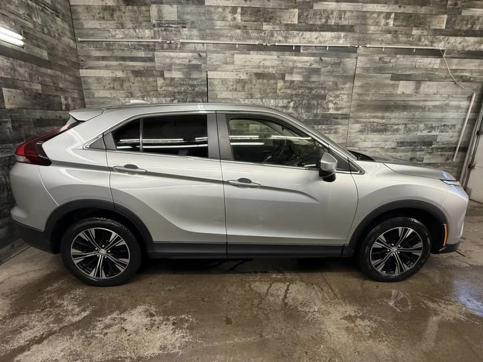 2022 Mitsubishi Eclipse Cross - Image 2 of 16