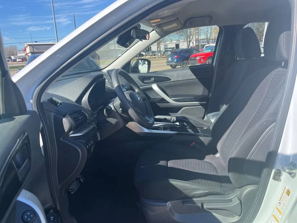 2022 Mitsubishi Eclipse Cross - Image 9 of 19