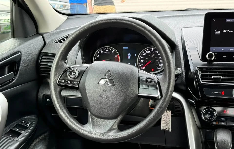 2022 Mitsubishi Eclipse Cross - Image 9 of 14