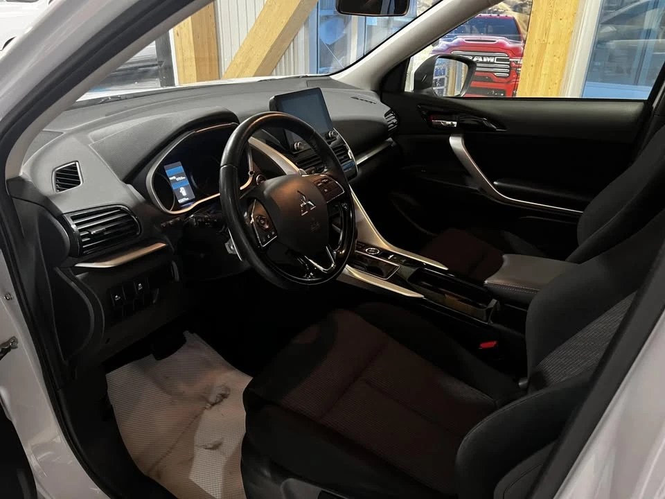 2022 Mitsubishi Eclipse Cross - Image 11 of 20