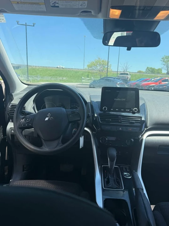 2022 Mitsubishi Eclipse Cross - Image 2 of 8