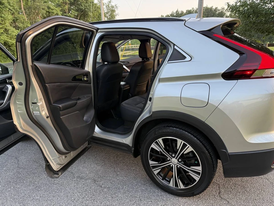 2022 Mitsubishi Eclipse Cross - Image 11 of 24