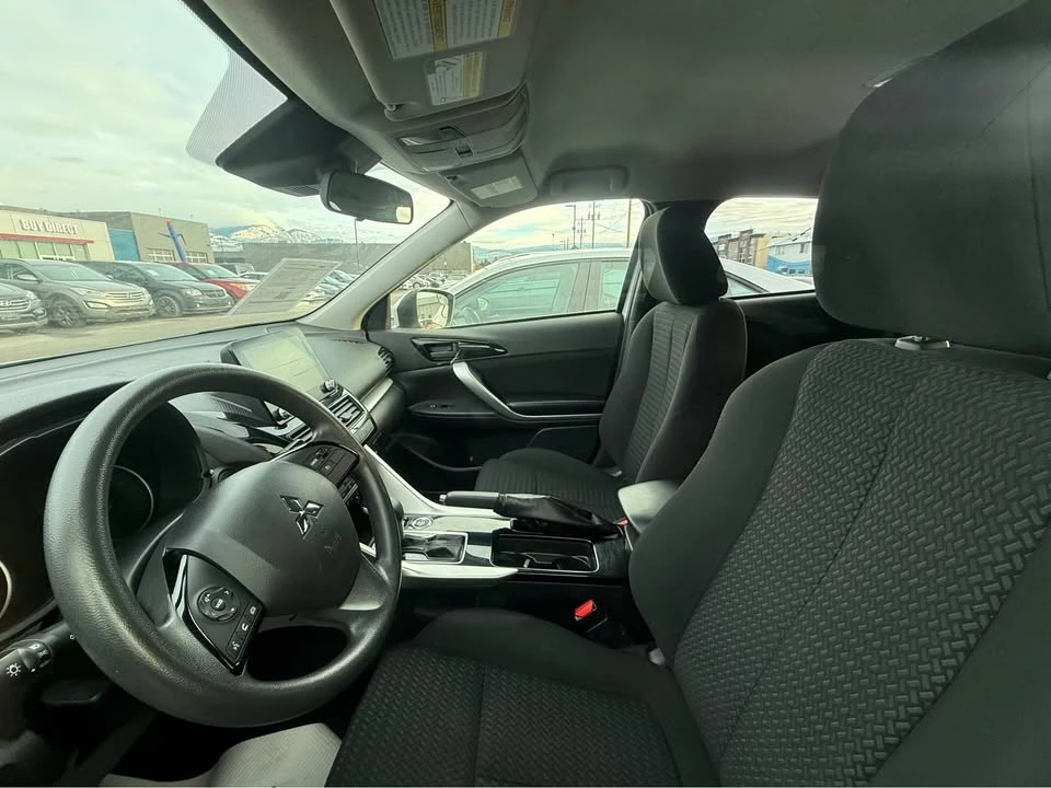 2022 Mitsubishi Eclipse Cross - Image 2 of 9