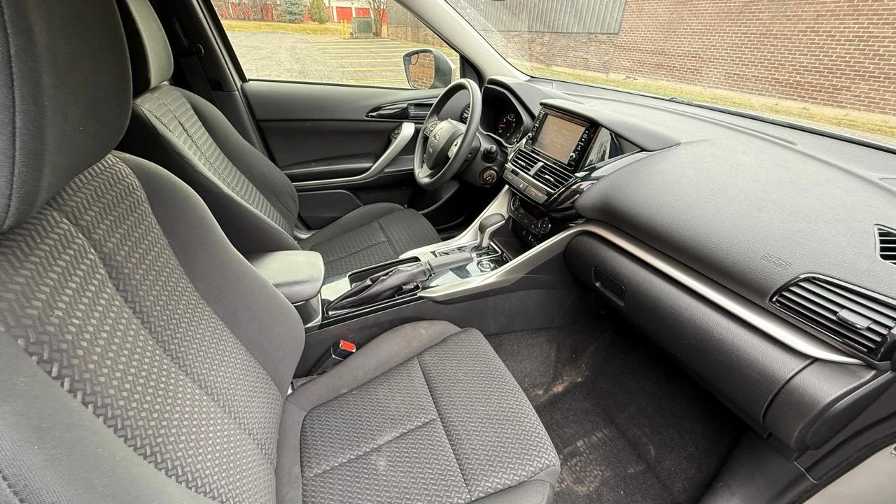 2022 Mitsubishi Eclipse Cross - Image 11 of 21