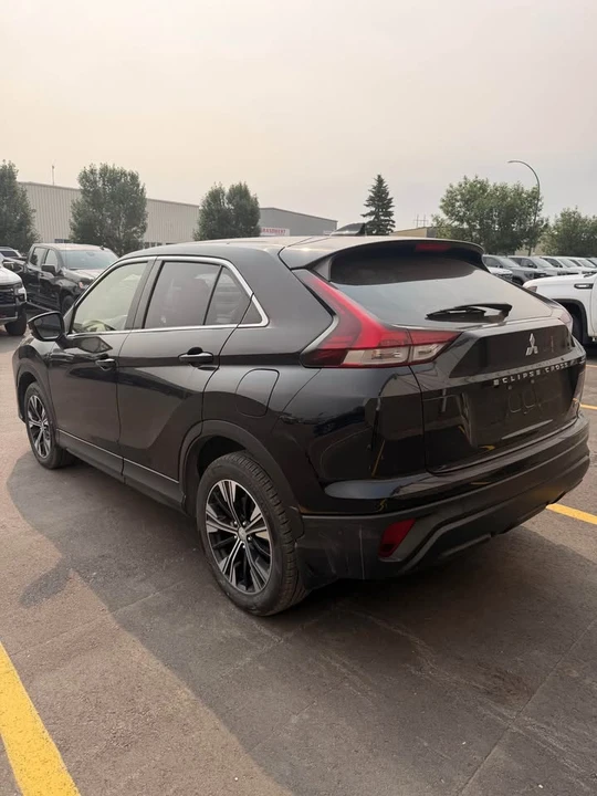2022 Mitsubishi Eclipse Cross - Image 4 of 18