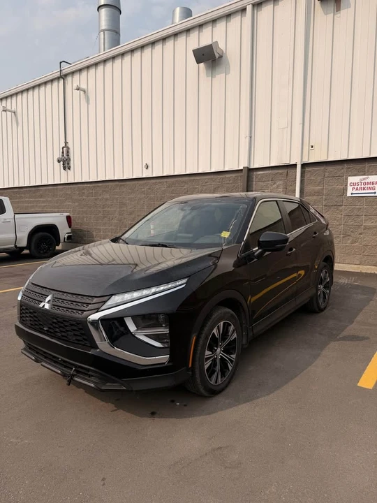 2022 Mitsubishi Eclipse Cross - Image 3 of 18