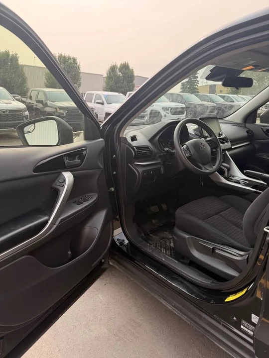 2022 Mitsubishi Eclipse Cross - Image 16 of 18