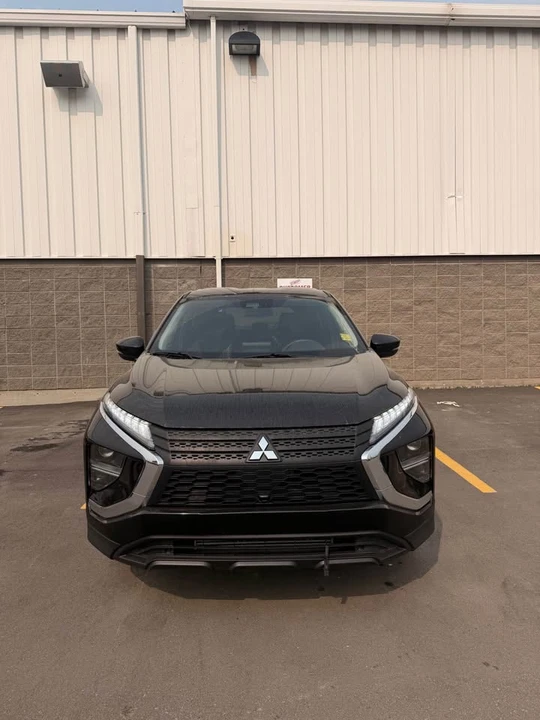 2022 Mitsubishi Eclipse Cross - Image 2 of 18