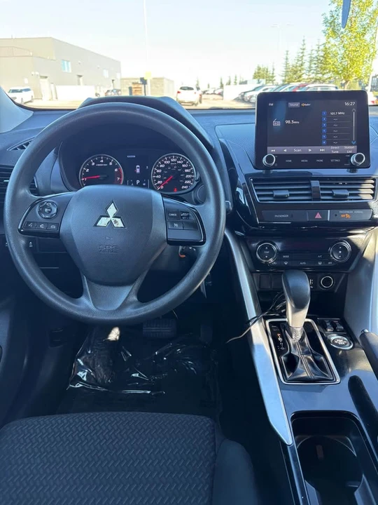 2022 Mitsubishi Eclipse Cross - Image 4 of 19